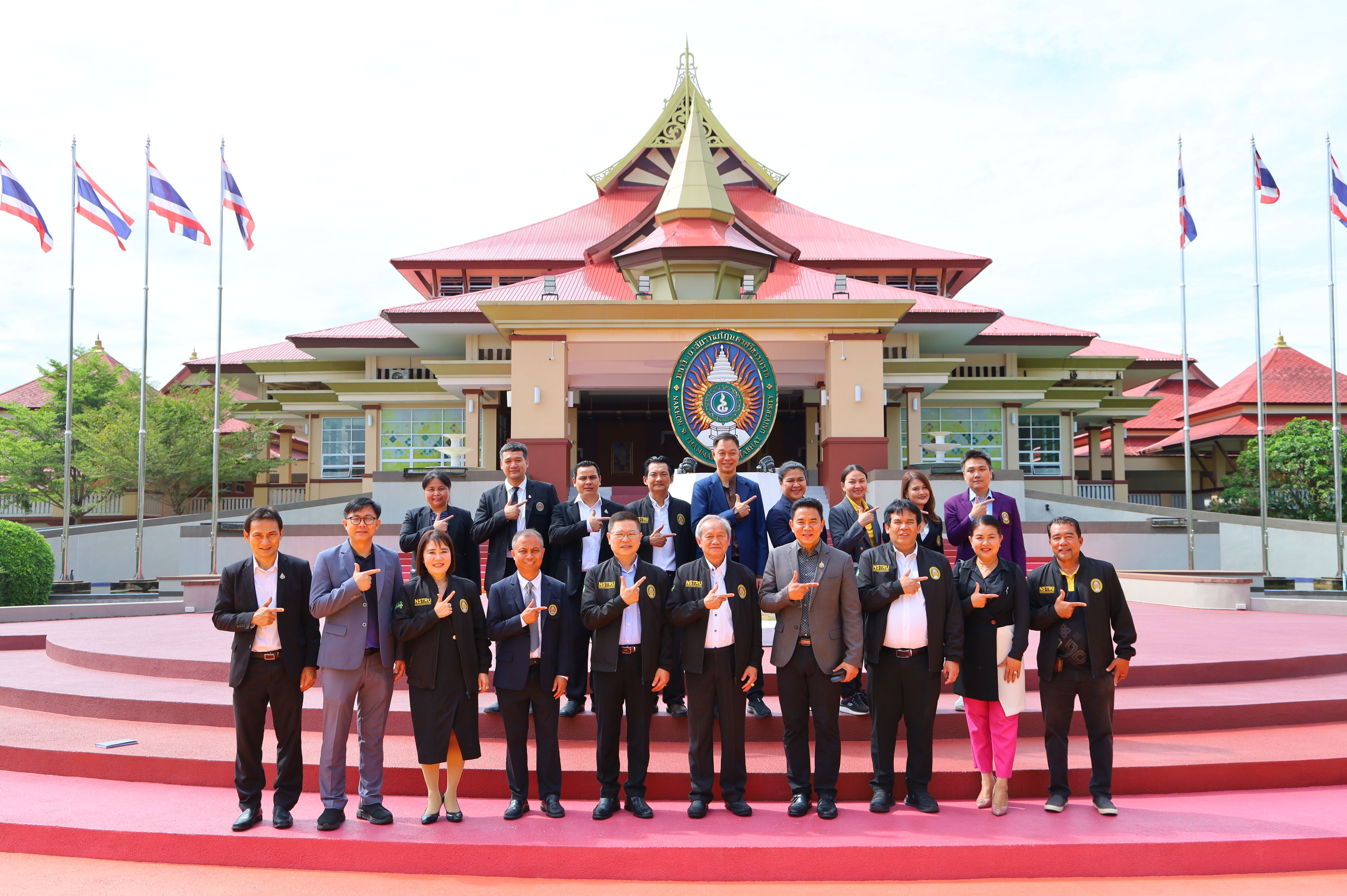 ผู้บริหาร ม.ราชภัฏสุรินทร์ ร่วมแลกเปลี่ยนแนวทางบริหารจัดการมหาวิทยาลัยราชภัฏ และจัดการงานวารสารวิชาการให้มีคุณภาพในระดับสากลกับ ม.ราชภัฏนครศรีธรรมราช